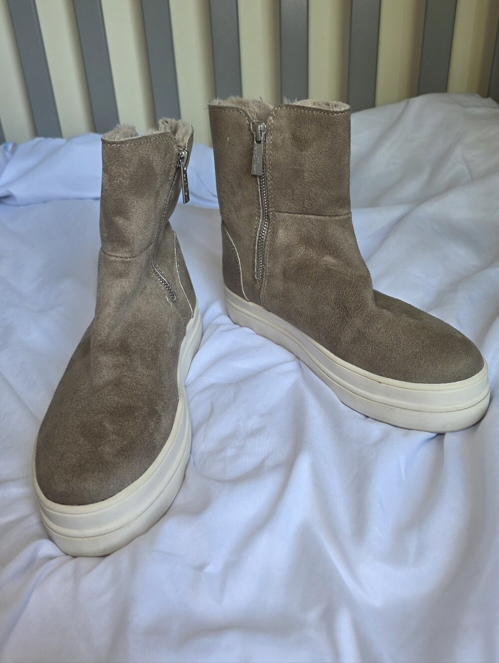 J Slides Tristan Suede Taupe Platform Double Zip Sneaker Boots Womens Size 7